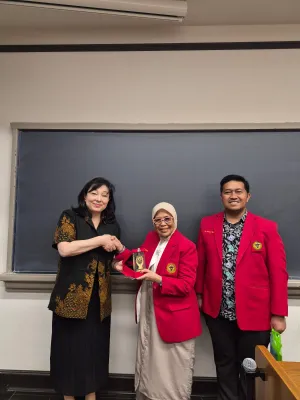 Ketua Program Studi MAP FISIP Unhas, Prof. Dr. Gita Susanti, M.Si., memperkuat kemitraan akademik dengan Rikkyo University melalui penguatan program gelar ganda dan kolaborasi. (Foto: Dok.Pribadi).